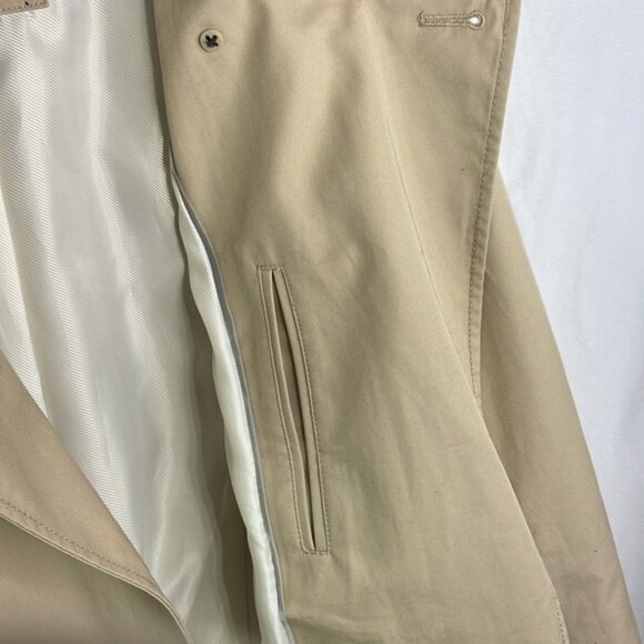 Banana republic classic tan trenchcoat - Picture 4 of 10